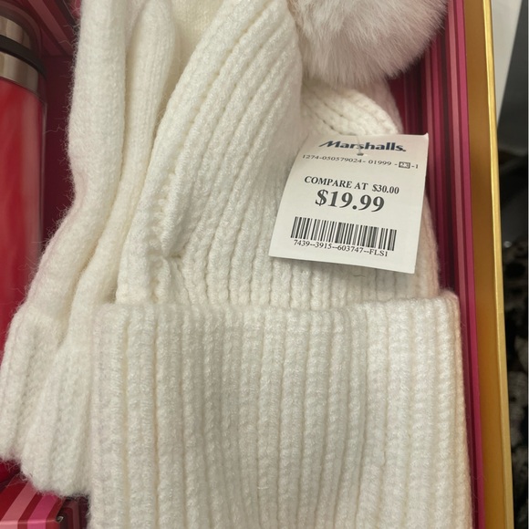 Peppermint and Pine NWT Tumbler/Hat/Glove Holiday Gift Set RN#166920 - Picture 4 of 7